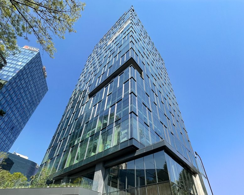 Low-angle exterior view of the modern glass skyscraper at Av. Insurgentes Sur 1082.