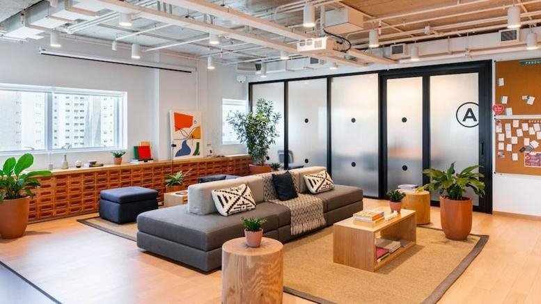 Spacious communal lounge at Av. São João, 2405, Jardim das Colinas, São José dos Campos, Sao Paulo with sofa and plants.