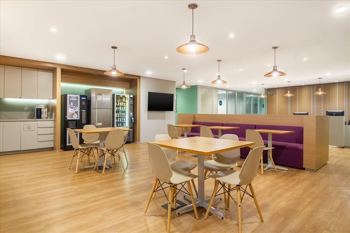 Spacious communal breakroom at Avenida Brigadeiro Faria Lima, 1485, 1 e 2 andares, Sao Paulo with kitchen and dining area.