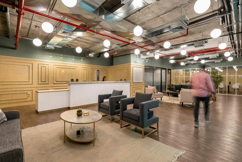 Spacious reception and lounge at Avenida Circunvalación del Club Golf Los Incas 170, Piso 23.