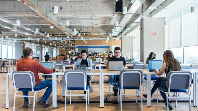 Spacious open-plan coworking area at Avenida De Las Americas 1254, Country Club Guadalajara.