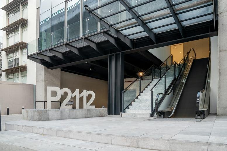 Modern entrance of Boulevard Adolfo López Mateos 2112 with stairs and an escalator.