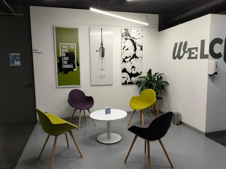 Colorful lobby with vibrant seating and wall art at Jaime Balmes 11 Torre A Piso 1, Miguel Hidalgo.