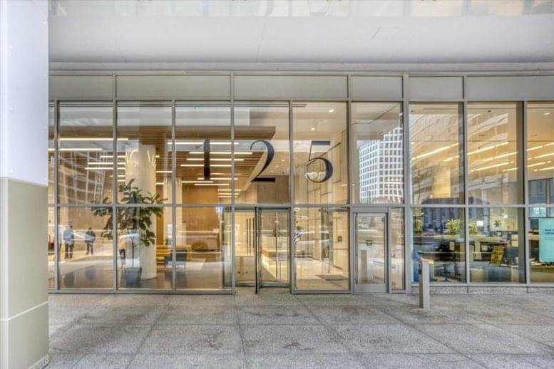 The glass entrance and street-level facade of the 125 South Wacker Dr building.