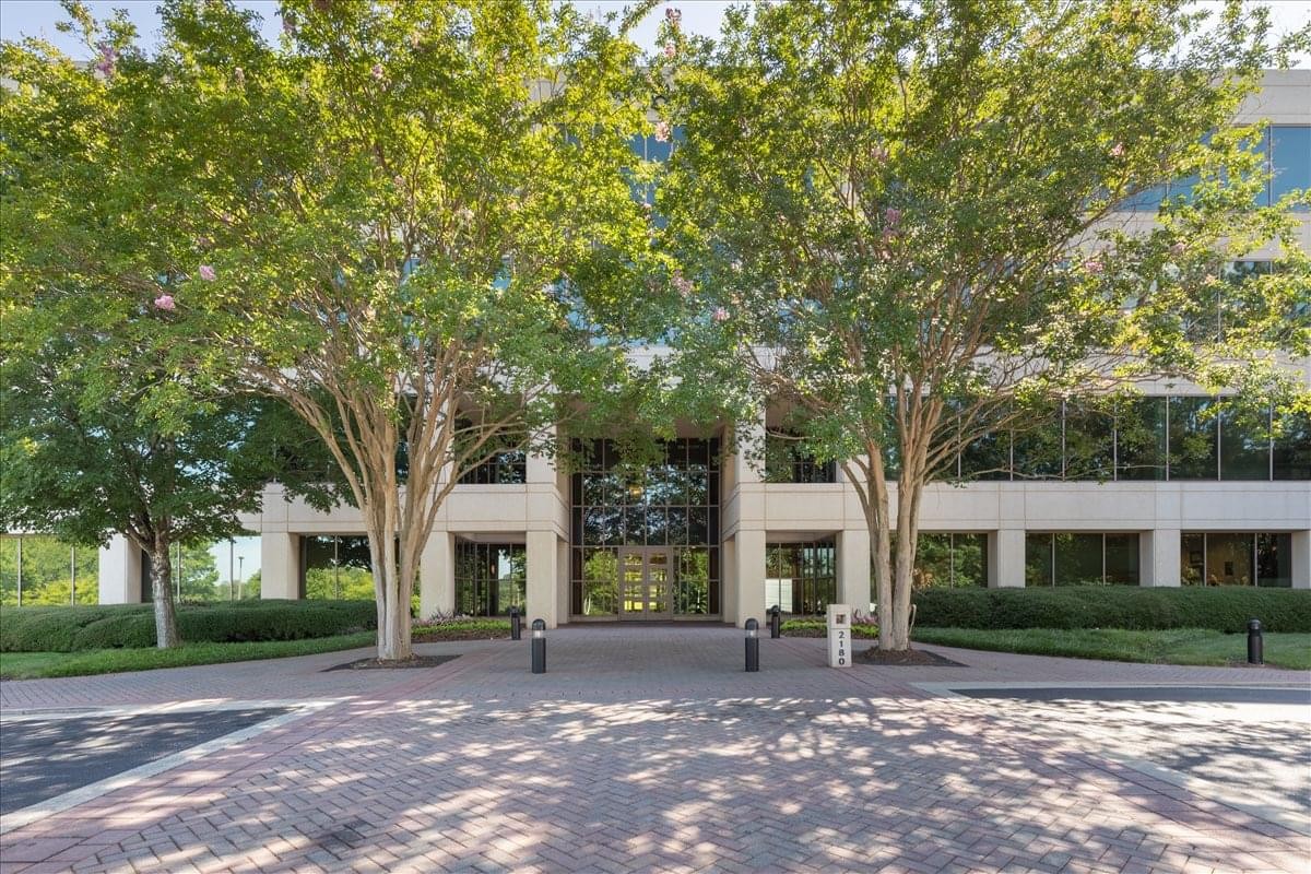 Exterior view of the landscaped entrance at 2180 Satellite Boulevard, Suite 400.