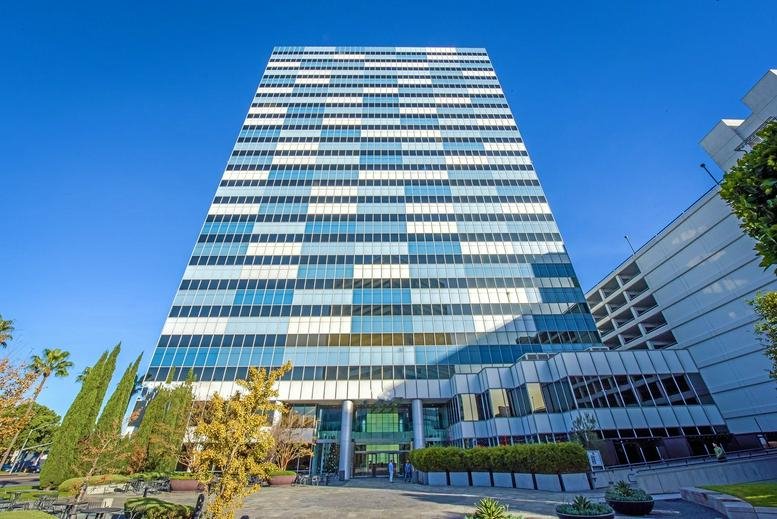 Exterior view of the towering glass-facade building at 222 North Sepulveda Boulevard, Suite 2000.