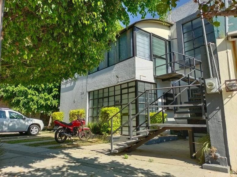 Exterior view of the white two-story building at Avenida Cubilete, Providencia, Zapopan.