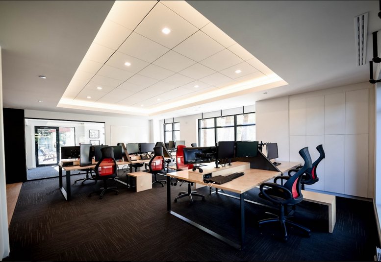 The spacious and bright coworking interior at 2727 Coworking, Rue Saint-Patrick, Montreal.