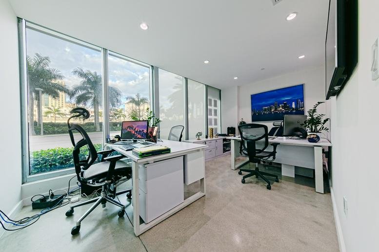 Exterior view of the building at 350 S Miami Avenue, Brickell, Downtown Miami, Florida