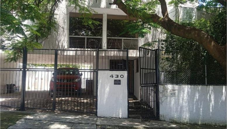 Exterior view of the Business Center, Colonia Providencia, Zapopan with a gated entrance and mature trees.