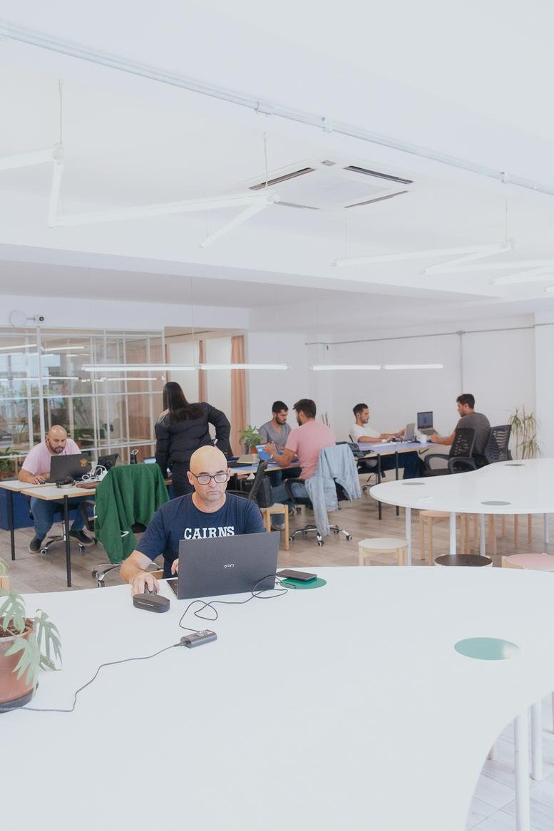 Spacious open-plan workspace at 439 Tucumán, Business District, Buenos Aires, Argentina.