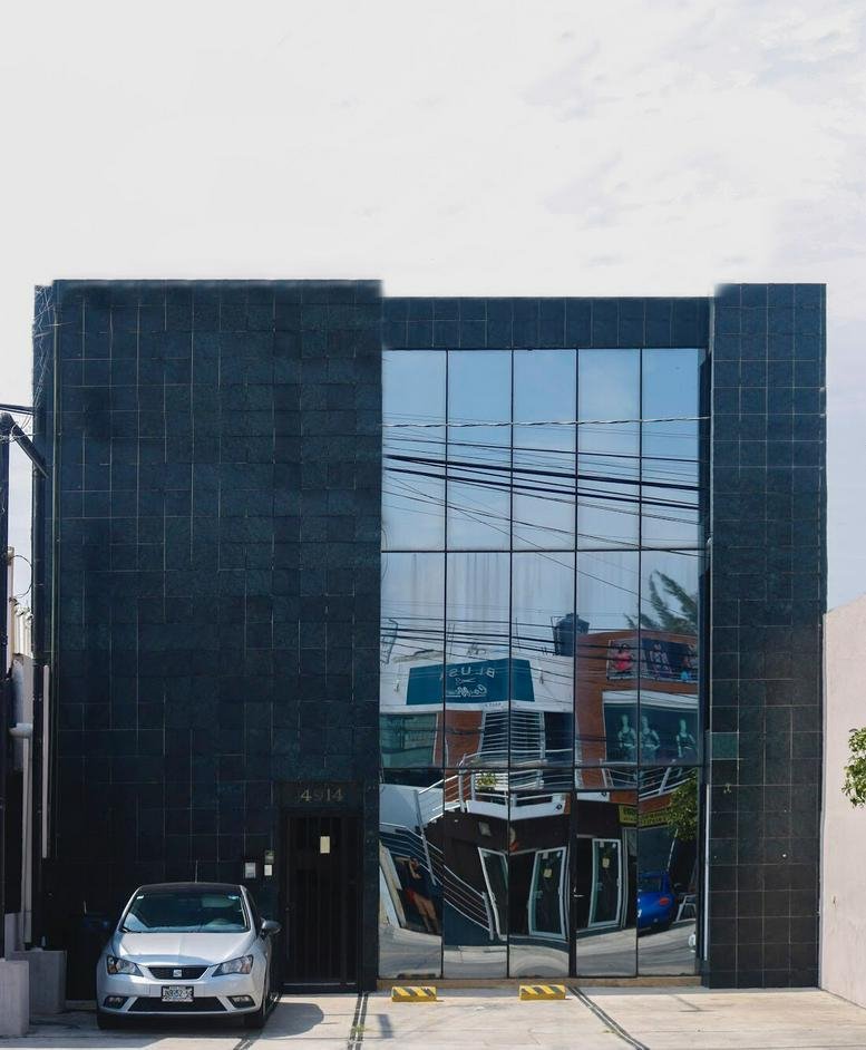 Exterior view of the dark tiled and glass-fronted building at Avenida Ludwig Van Beethoven, Providencia, Zapopan.