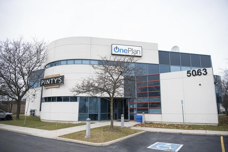 Exterior view of the office building at 5063 North Service Road, Suite 200, Burlington, Ontario, Canada.