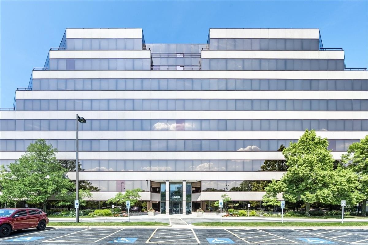 Symmetrical tiered exterior of the Rosemont O'Hare Center at 5600 River Road.