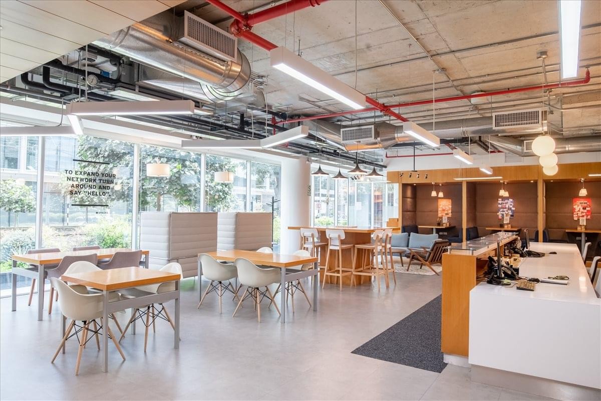 Spacious communal lounge and coworking area at 607 Jorge Basadre Avenue, San Isidro, Lima.