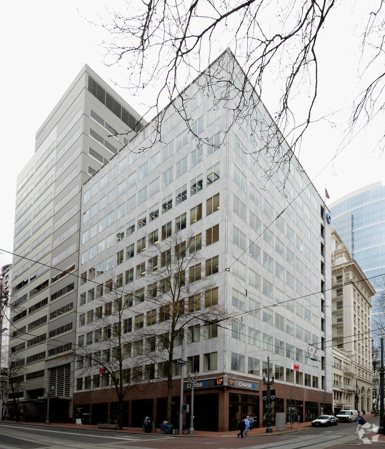 Exterior view of the white multi-story office building at 811 SW 6th Ave Suite 1000.