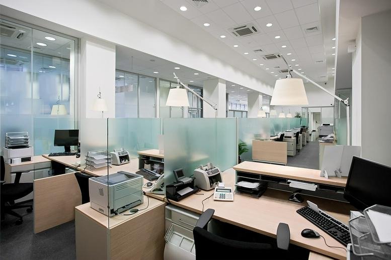 Bright reception desk at the Superior Building with frosted glass partitions and modern lighting.