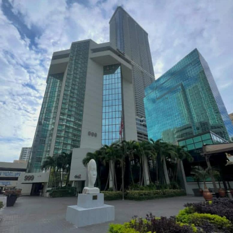 Exterior view of the modern glass-facade tower at 999 Brickell Avenue.