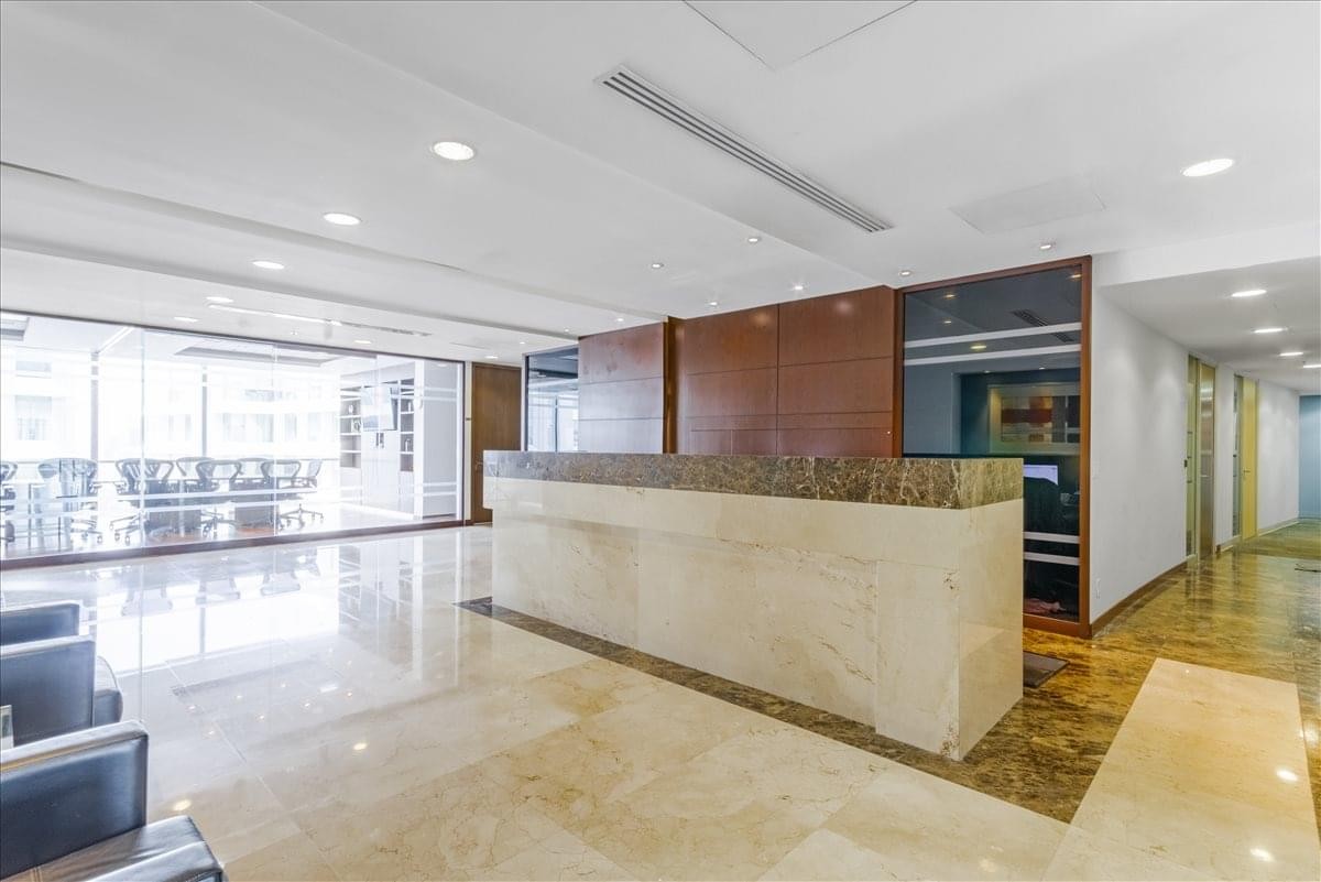 Spacious reception area with a stone desk at Terret Polanco, 14th Floor, Av. Miguel de Cervantes Saavedra 301.