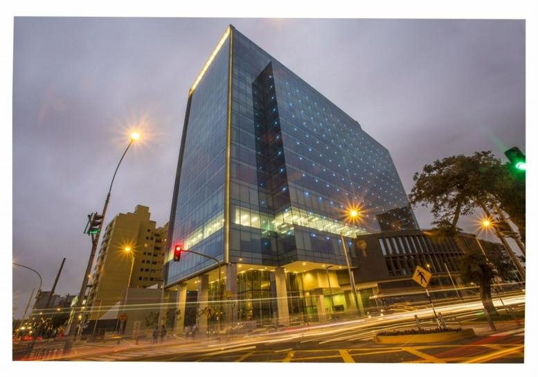 Exterior view of the glass-facade building at Av. Paseo de la República 5895.