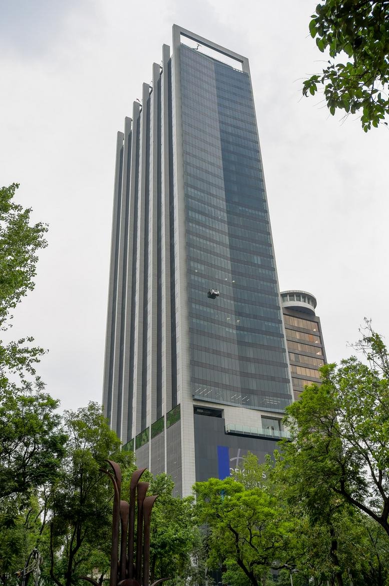 Exterior view of Torre Reforma building.