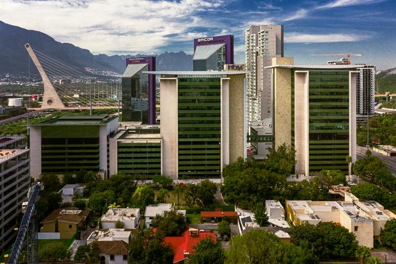 Exterior view of the modern office towers at Boulevard Díaz Ordaz 130, Col. Santa María.