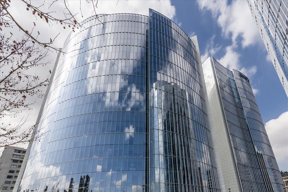 Exterior view of the glass-facade Building 1, 21st Floor, Orinoco Street No. 90, Las Condes.