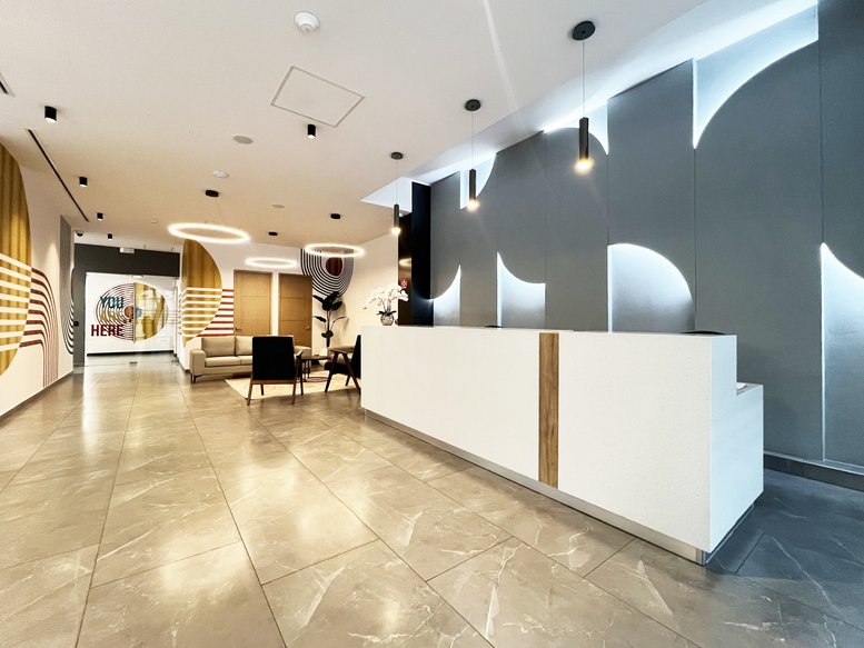 Spacious reception at San Miguel Chapultepec II Sección, Miguel Hidalgo, Mexico City with a sleek white desk.