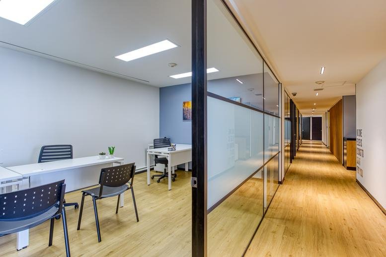 Spacious three-person private office suite at Pafnuncio Padilla 26, Piso 3, Ciudad Satélite.
