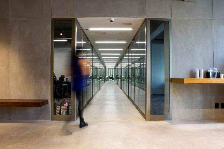 Spacious concrete lobby and glass corridor at Sinaloa 195, Col. Roma Norte, Del. Cuauhtémoc, Mexico City.
