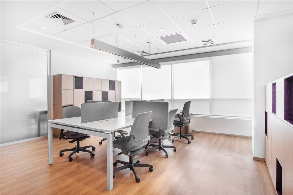 Spacious open-plan workspace at Rua do Passeio, 38, Torre 2, 15º andar with modern desks and wood floors.