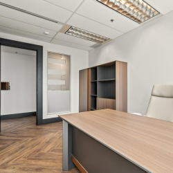 Offices at 1000, 7 Avenue Southwest, 900