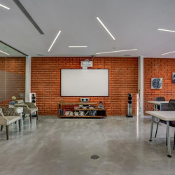 113 N San Vicente Boulevard, Beverly Hills, 2nd Floor