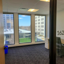 Executive office to let in Rolling Meadows