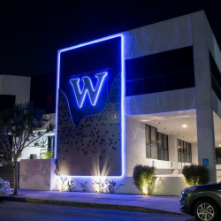 Offices at 21515 Vanowen Street