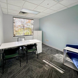 Serviced office to let in Cary
