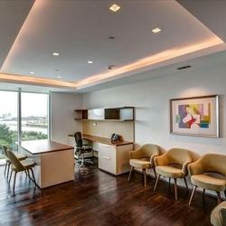Office accomodation to rent in Miami