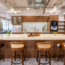 Executive office centres to hire in Miami. Click for details.