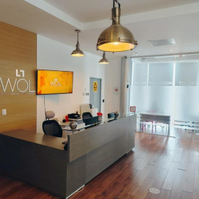 Offices at 1716, Avenida 5 de Febrero. Click for details.