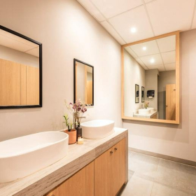 Image of Monterrey executive office. Click for details.