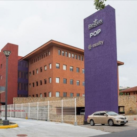 Interior of Centro Corporativo Plaza Roble, Edificio 5. Click for details.