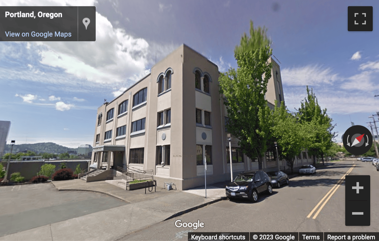Street View image of 329 NE Couch Street, Portland (Oregon)